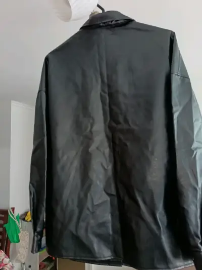 Chaqueta de cuero sintético negra Shein talla M - miniatura 3