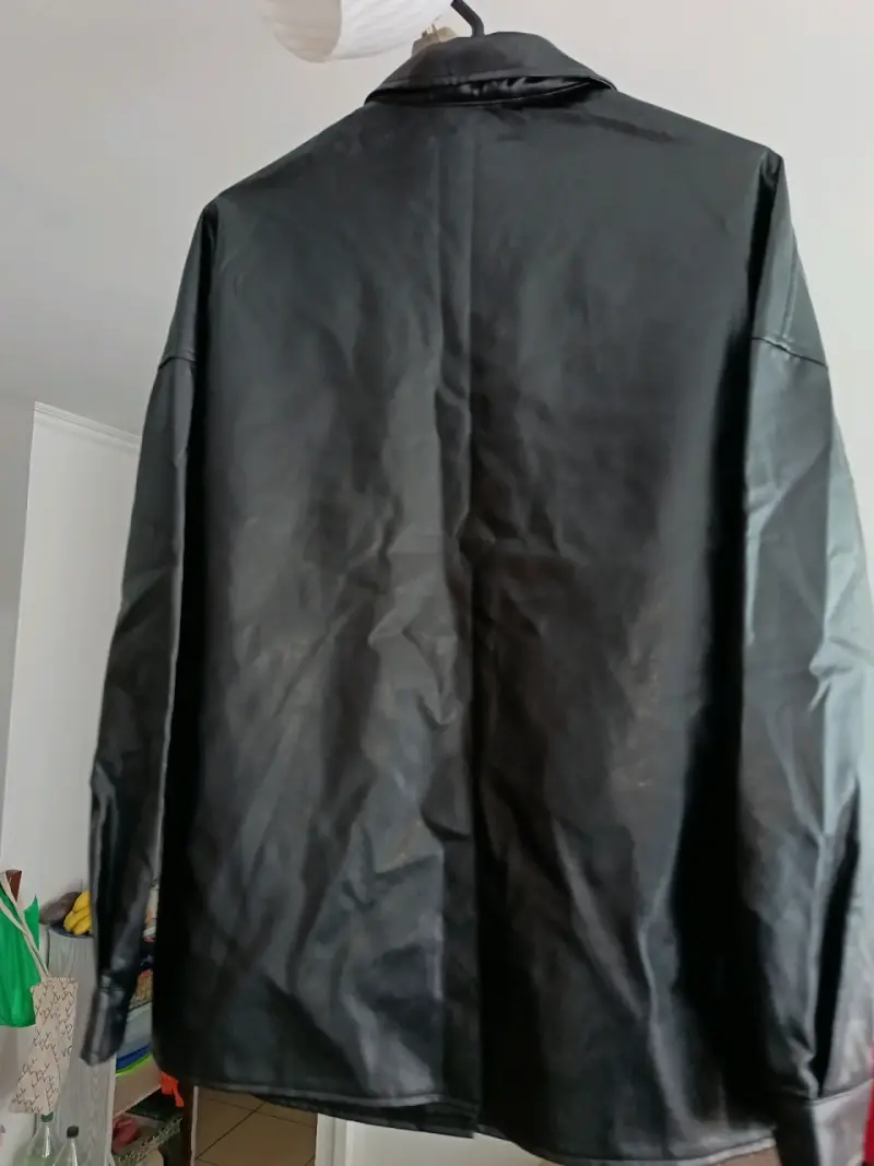 Chaqueta de cuero sintético negra Shein talla M - 4