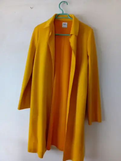 Abrigo amarillo Zara para mujer - miniatura 1