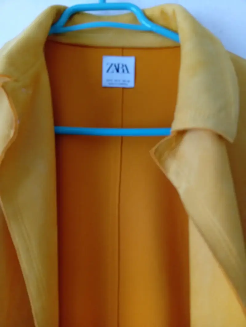Abrigo amarillo Zara para mujer - 2