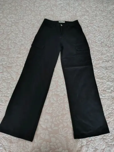 Pantalones cargo negros marca issimo talla 38 - miniatura 1