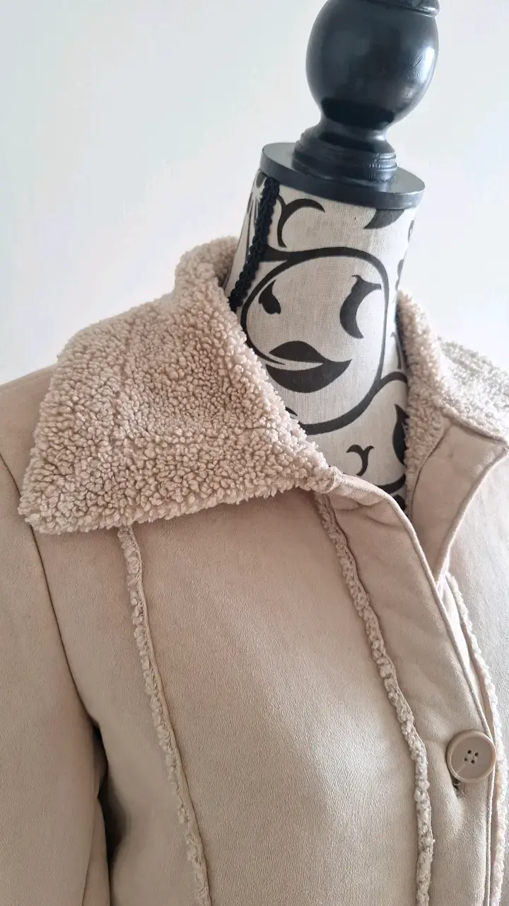 Abrigo largo beige con forro de lana - 2