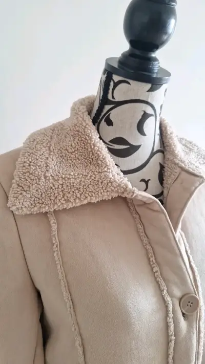 Abrigo largo beige con forro de lana - miniatura 2
