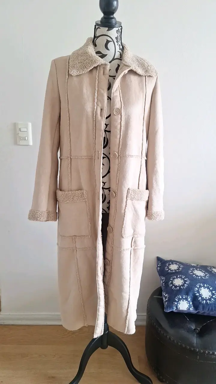 Abrigo largo beige con forro de lana - 6