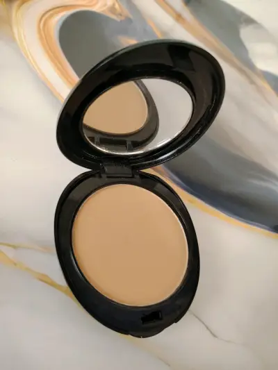 Polvo compacto Dolce Bella N°4 con espejo - miniatura 1