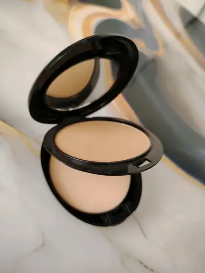 Polvo compacto Dolce Bella N°4 con espejo - miniatura 2