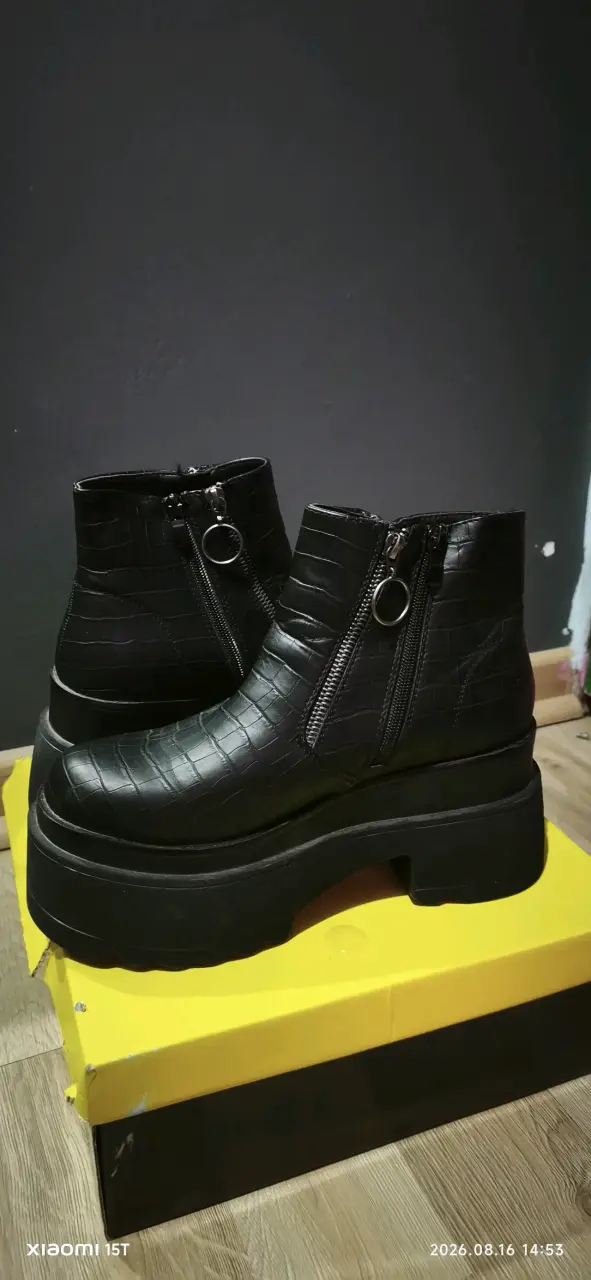 Botines Negros de Plataforma con Cierre
