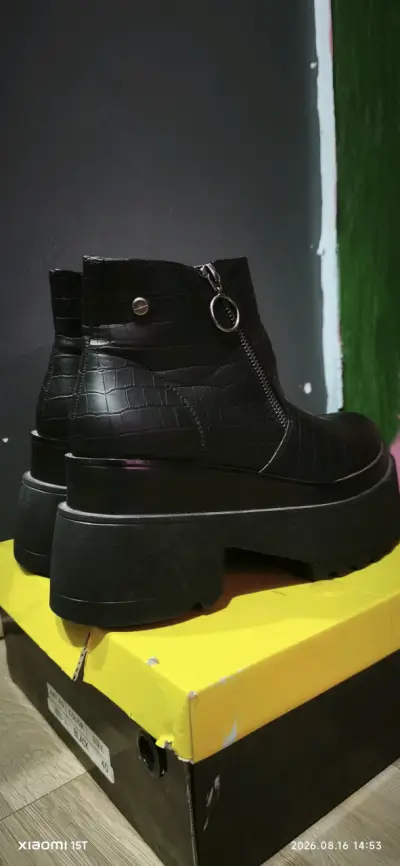 Botines Negros de Plataforma con Cierre - miniatura 2