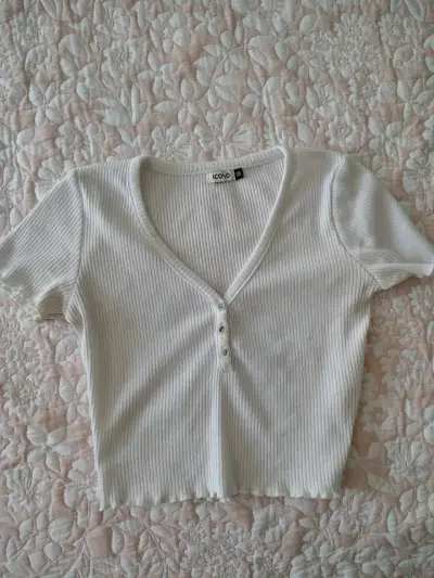 Polera blanca de canalé con botones para mujer - miniatura 1