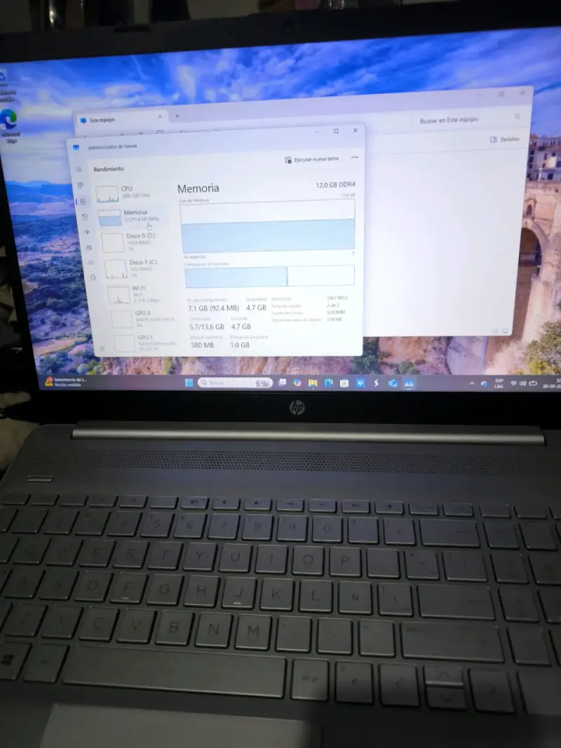 Laptop HP con Intel Core i7 y 12GB RAM - 3