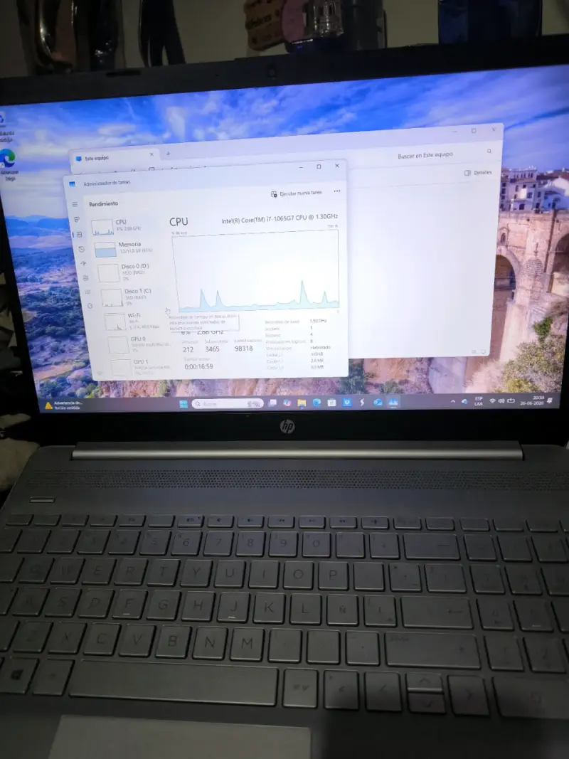 Laptop HP con Intel Core i7 y 12GB RAM - 4