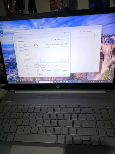 Laptop HP con Intel Core i7 y 12GB RAM - miniatura 4