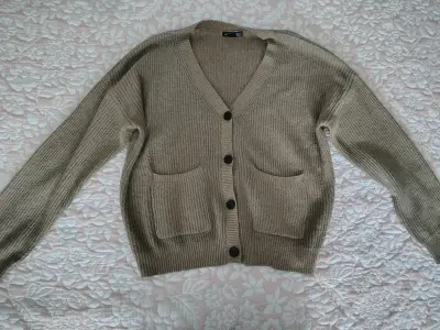 Cárdigan beige con bolsillos para mujer - miniatura 1