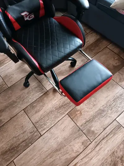 Silla gamer ergonómica roja y negra - miniatura 2