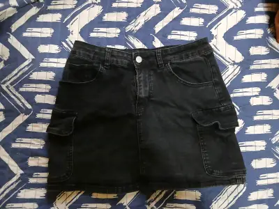 Chaleco acolchado negro con capucha - miniatura 1