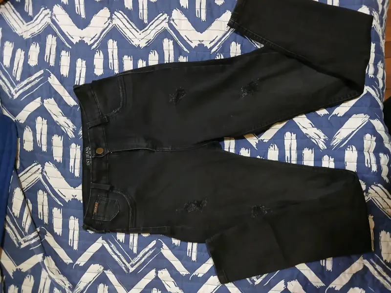 Chaleco acolchado negro con capucha - 2