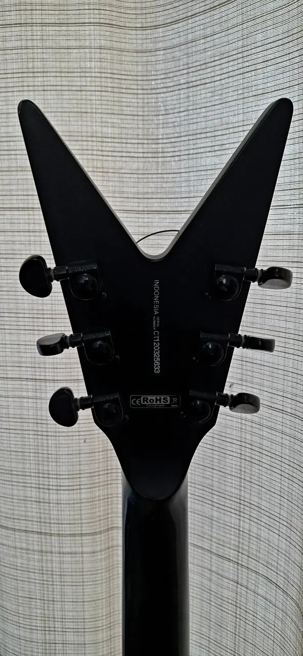Guitarra eléctrica Dean ML negra con Case - 4