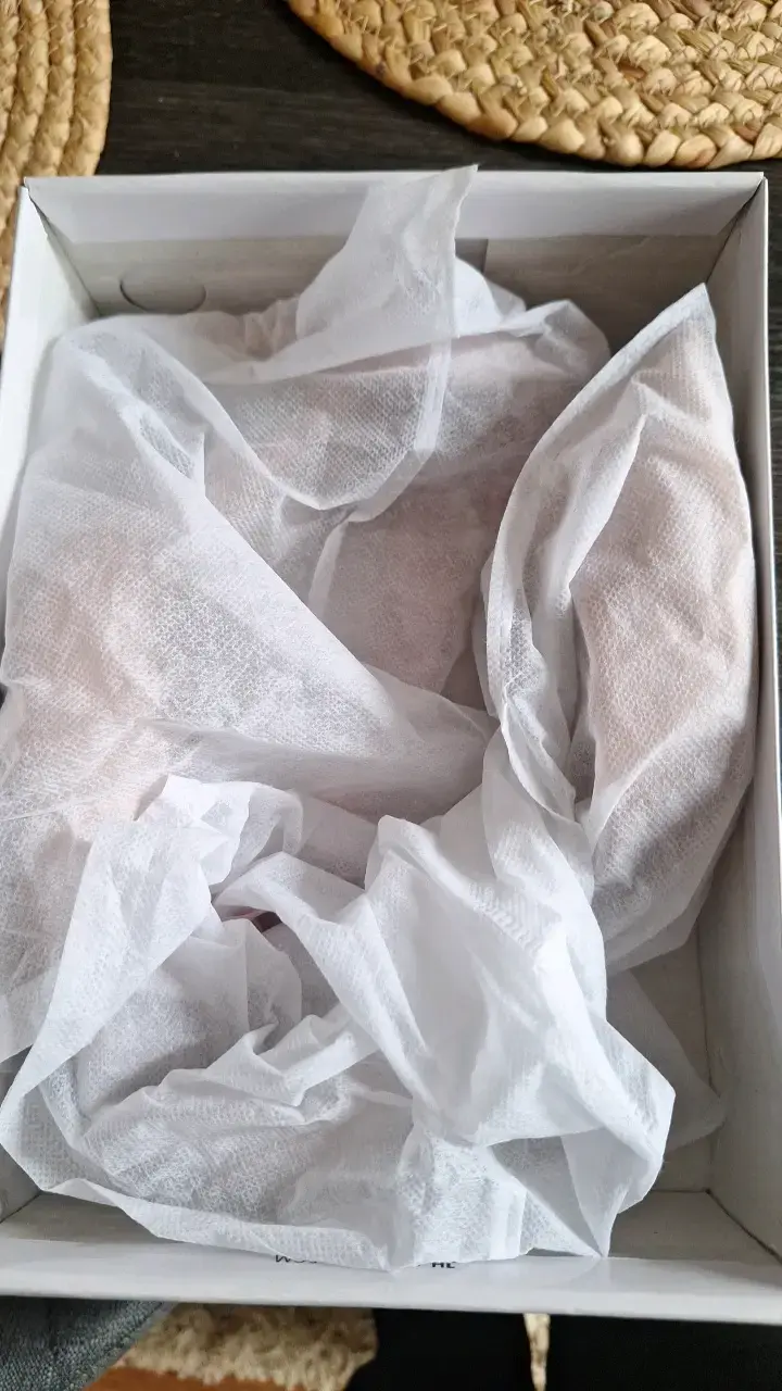 Tacones de charol rosa con perlas y lazo - 4