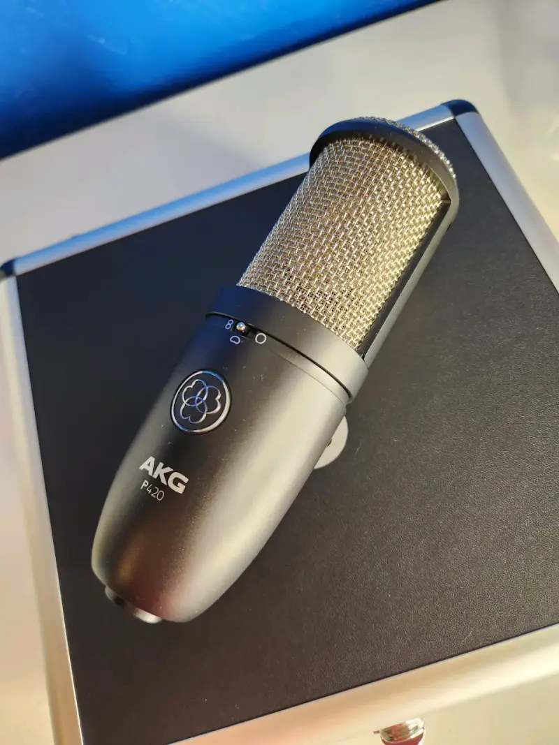Micrófono de condensador AKG P420 - 2
