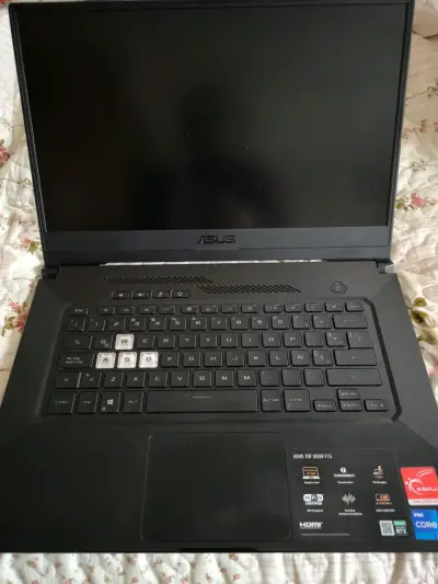 Laptop ASUS TUF Dash F15 con Intel Core i7 - miniatura 1