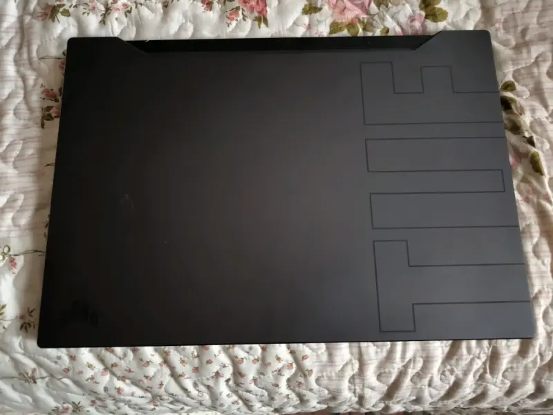 Laptop ASUS TUF Dash F15 con Intel Core i7 - 2