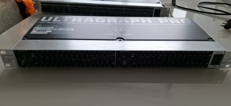 Ecualizador Behringer Ultragraph Pro FBQ150 - 5