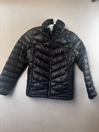 Chaqueta negra acolchada The North Face para mujer - miniatura 2