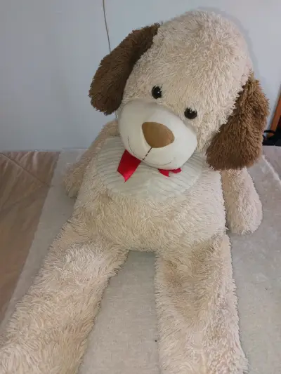 Peluche de perro grande con lazo rojo - miniatura 1