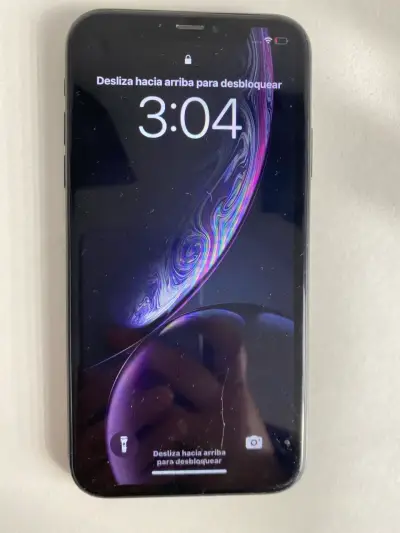 iPhone con pantalla y carcasa dañadas - miniatura 1