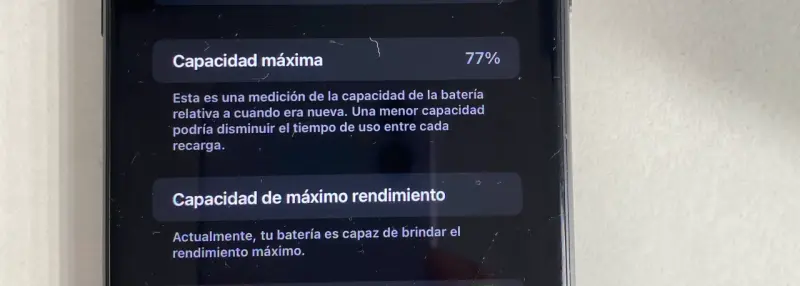 iPhone con pantalla y carcasa dañadas - 4