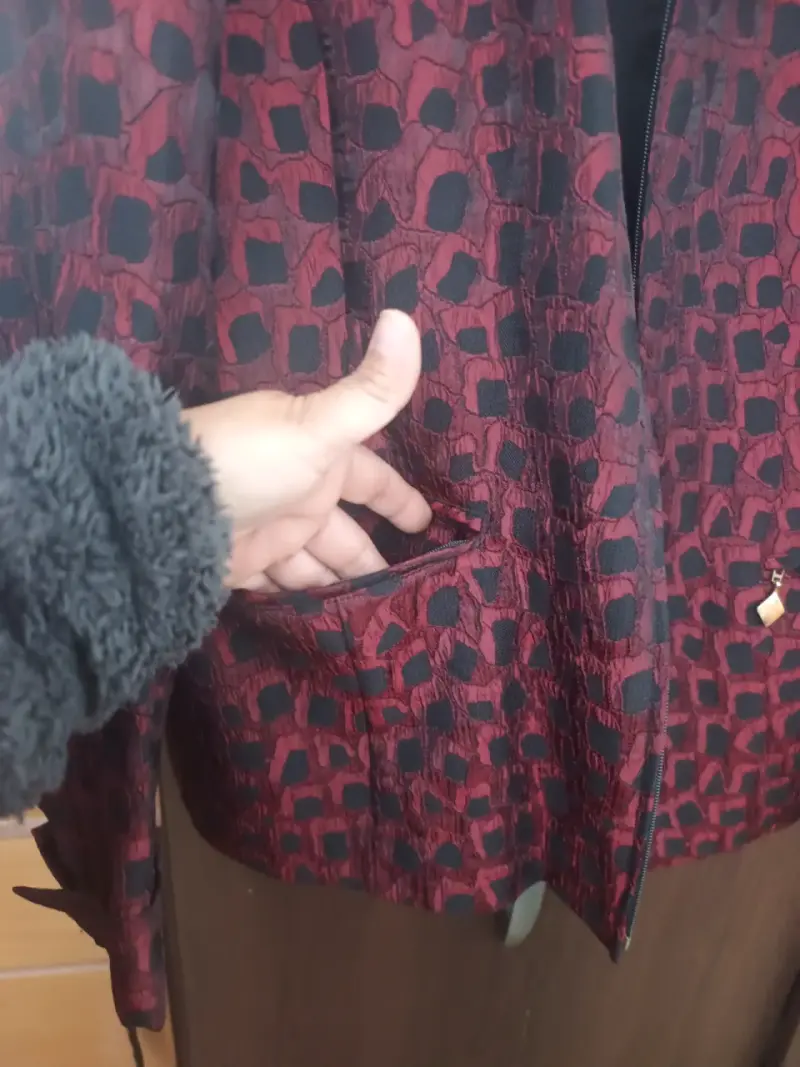 Chaqueta de mujer estampada en rojo y negro - 3