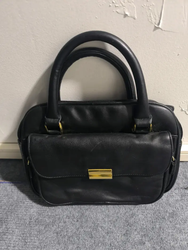 Cartera de mano negra elegante de cuero - 2