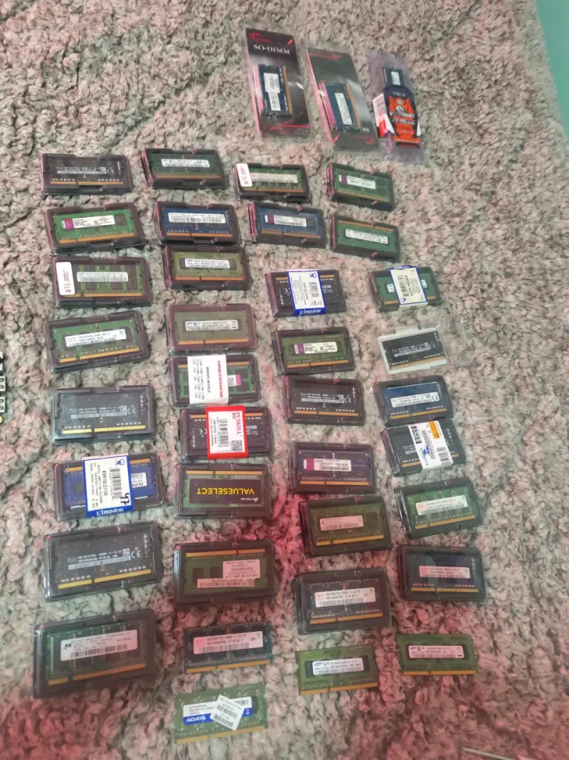 Lote de memorias RAM para laptops