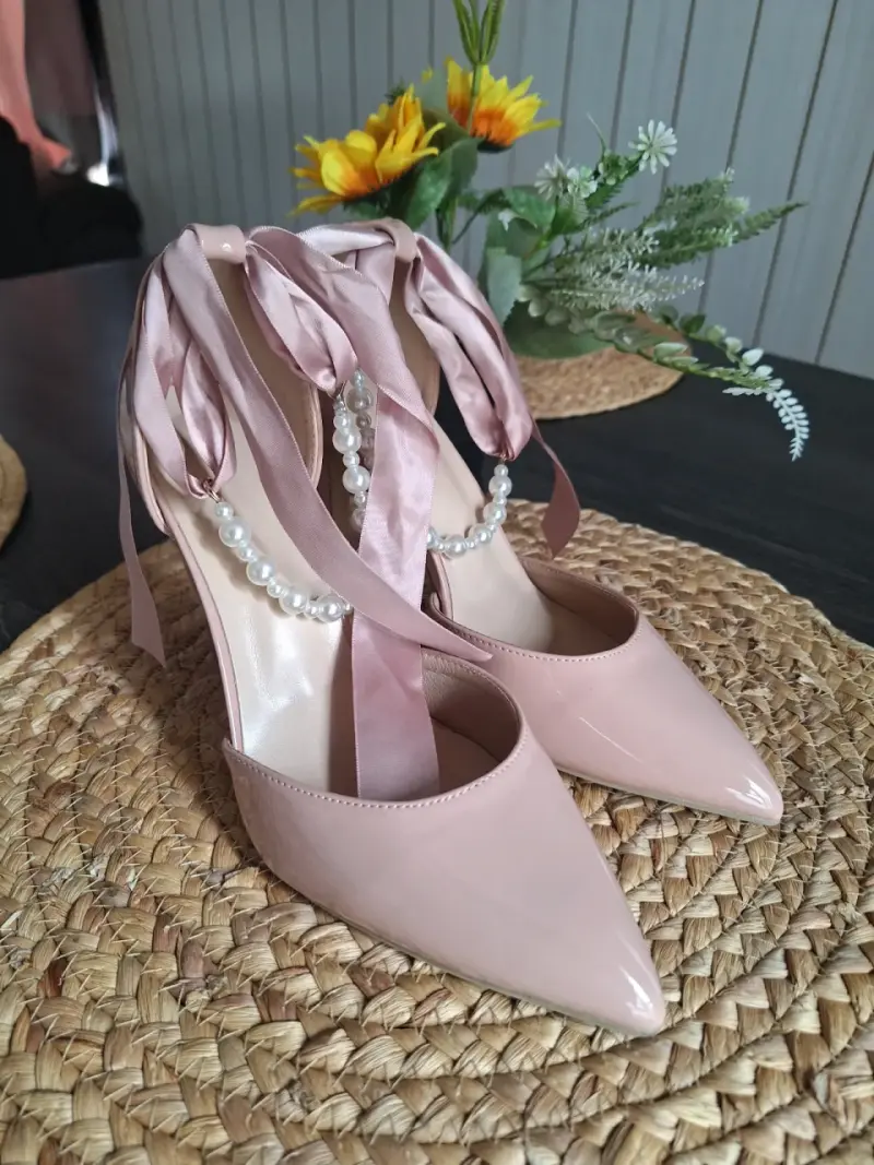 Tacones de charol rosa con perlas y lazo - 3