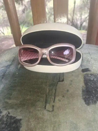 Gafas de sol Calvin Klein con estuche - miniatura 1