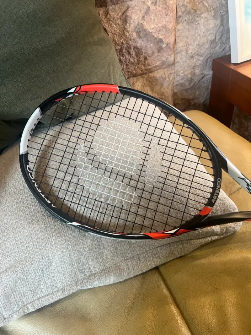 Raqueta de tenis Artengo con diseño moderno - 2