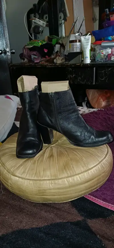 Botines de cuero negro con tacón para mujer - miniatura 1