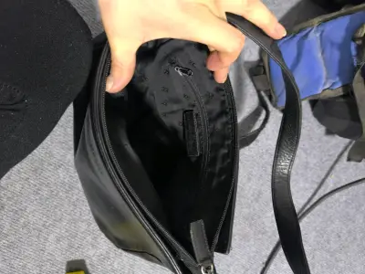 Cartera de cuero negra Kenneth Cole - miniatura 4