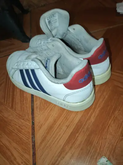 Zapatillas deportivas blancas Adidas para niños - miniatura 2