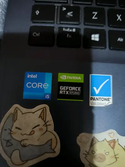 Laptop ASUS VivoBook con Intel Core i5 y RTX - miniatura 3