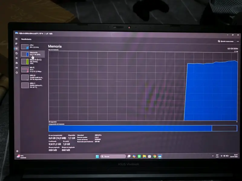 Laptop ASUS VivoBook con Intel Core i5 y RTX - 5