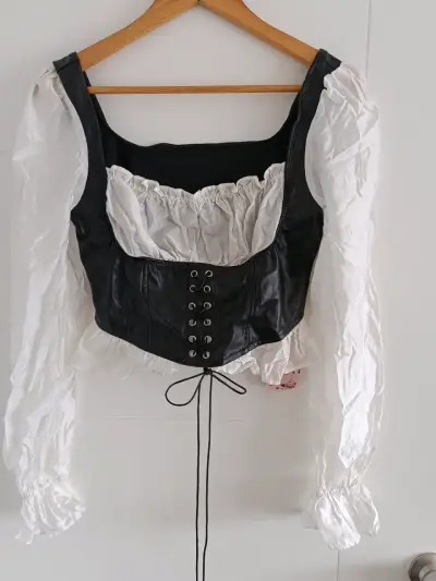 Blusa estilo corset blanco y negro - miniatura 1