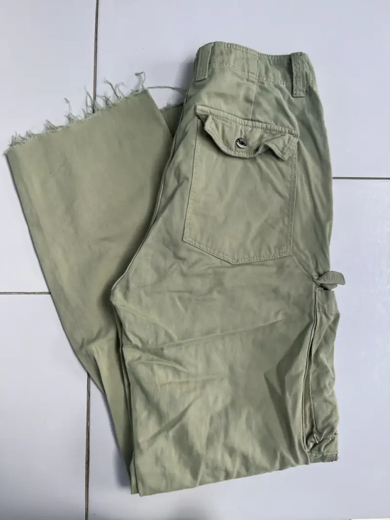Pantalones cargo verdes Bershka - 1