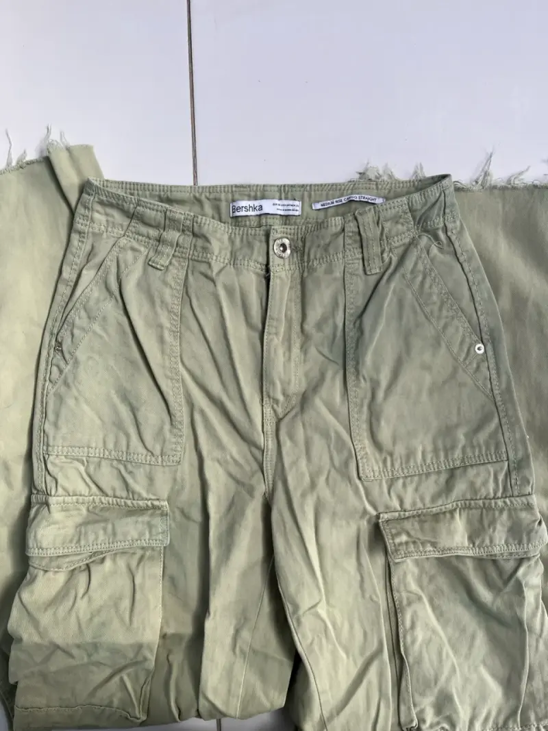 Pantalones cargo verdes Bershka - 2