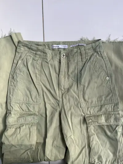 Pantalones cargo verdes Bershka - miniatura 2