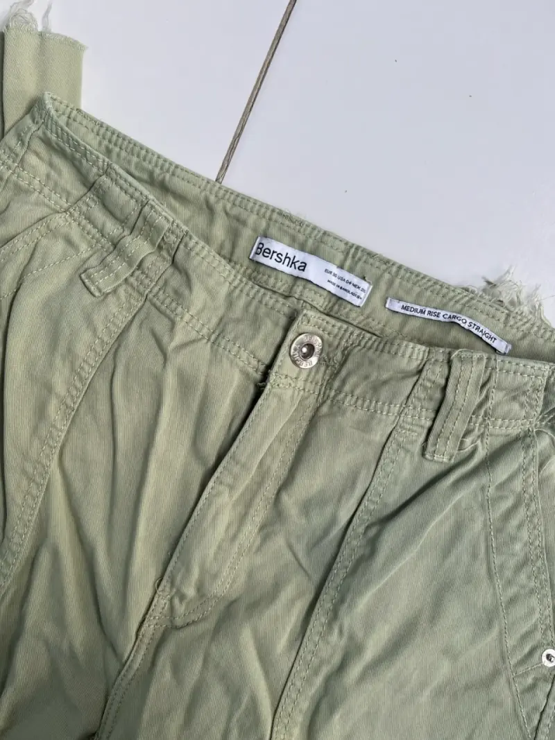 Pantalones cargo verdes Bershka - 3