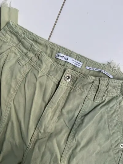 Pantalones cargo verdes Bershka - miniatura 3