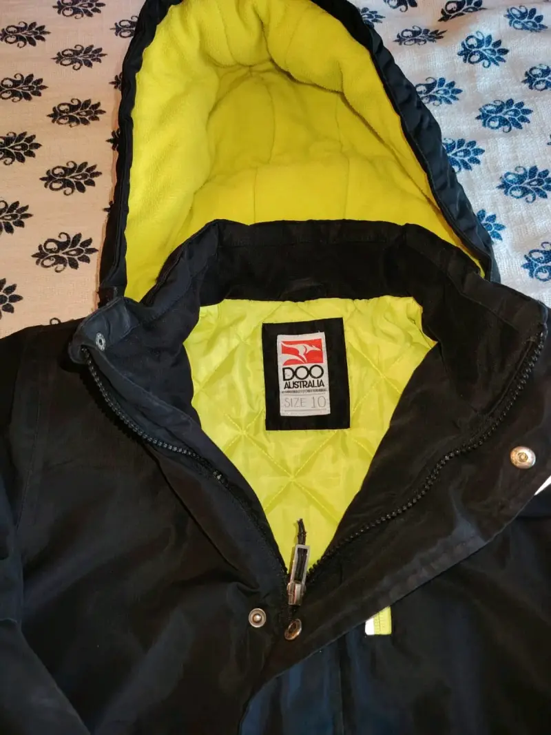 Chaqueta de invierno negra con capucha para niño - 2