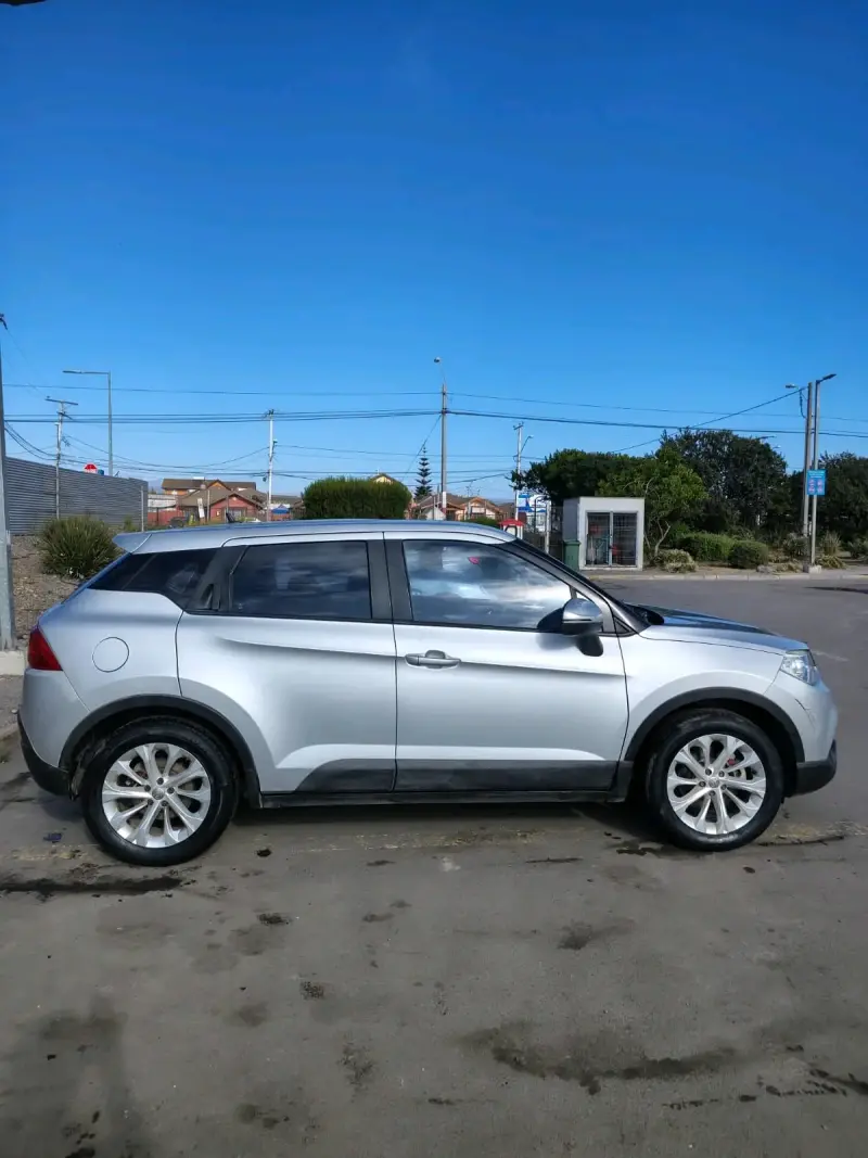 SUV Brilliance V3 2017 en buen estado - 3