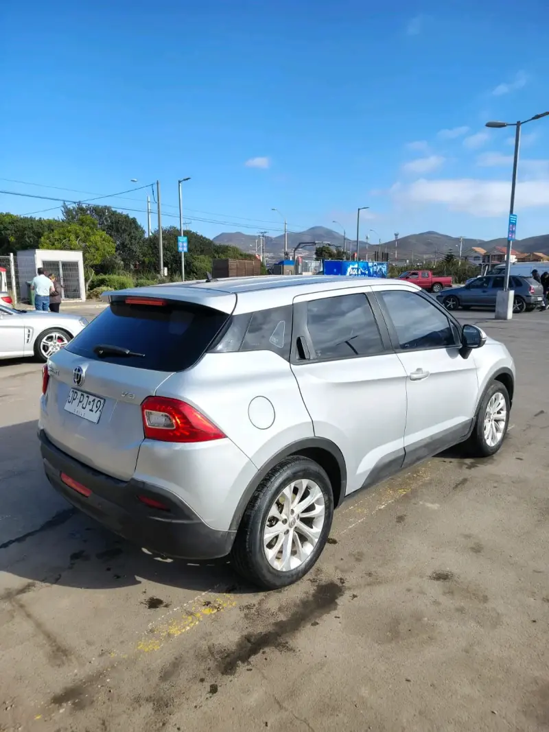 SUV Brilliance V3 2017 en buen estado - 4